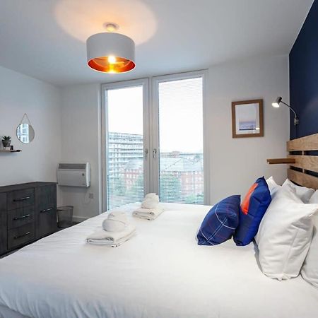 Stunning 2 Bed Flat 5min to Old Trafford Stadium Manchester Exterior foto