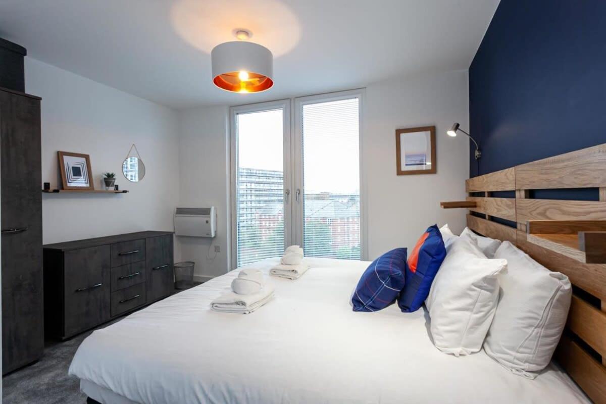 Stunning 2 Bed Flat 5min to Old Trafford Stadium Manchester Exterior foto