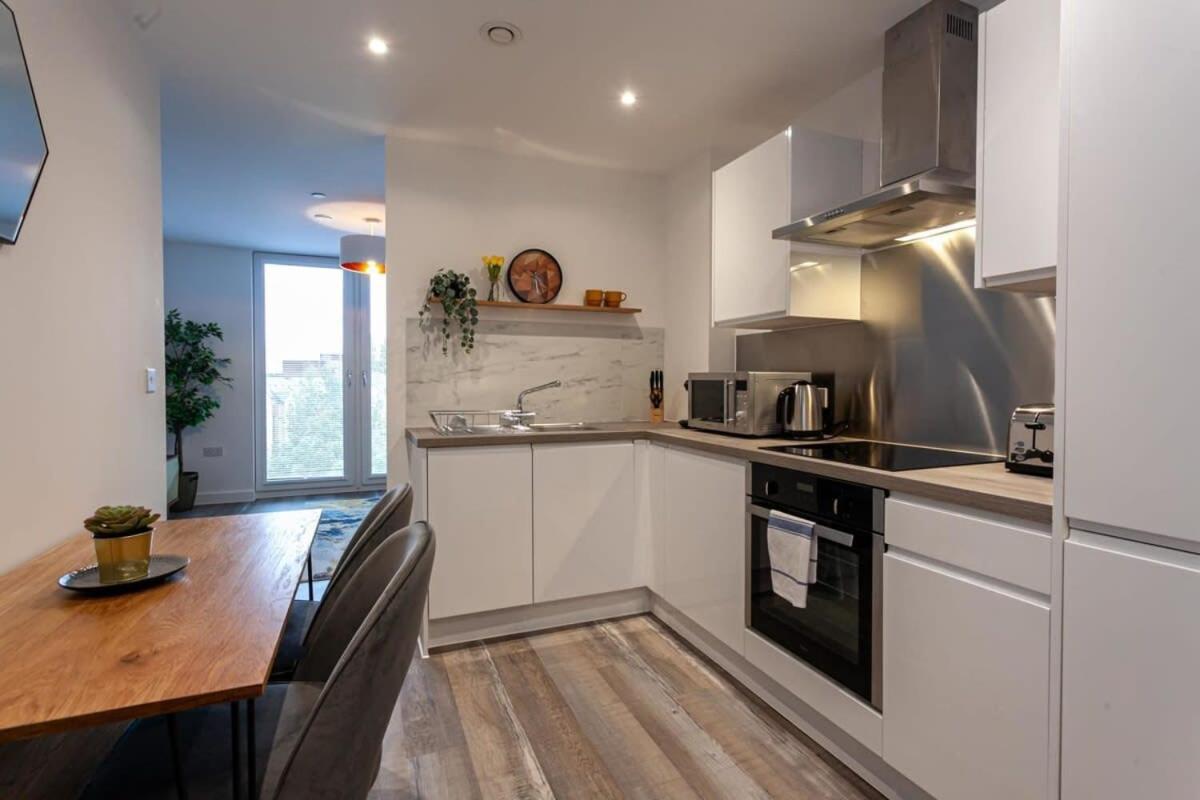 Stunning 2 Bed Flat 5min to Old Trafford Stadium Manchester Exterior foto