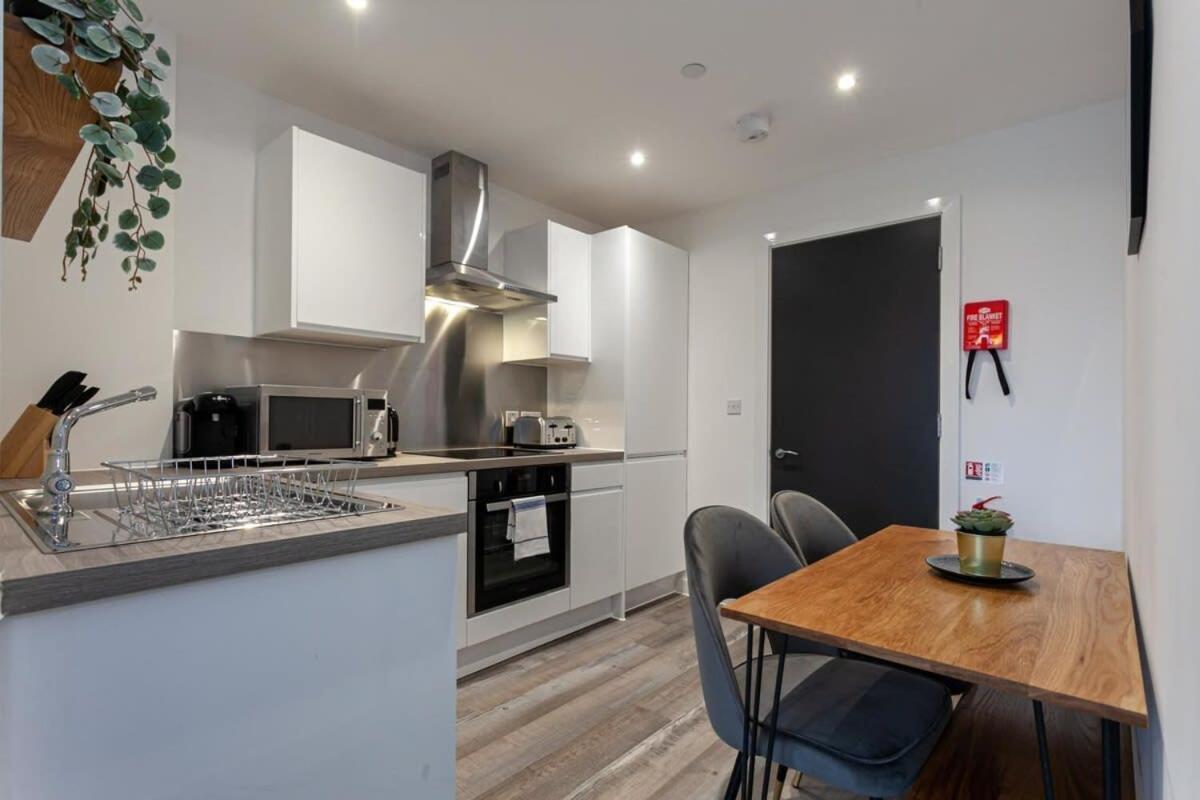 Stunning 2 Bed Flat 5min to Old Trafford Stadium Manchester Exterior foto