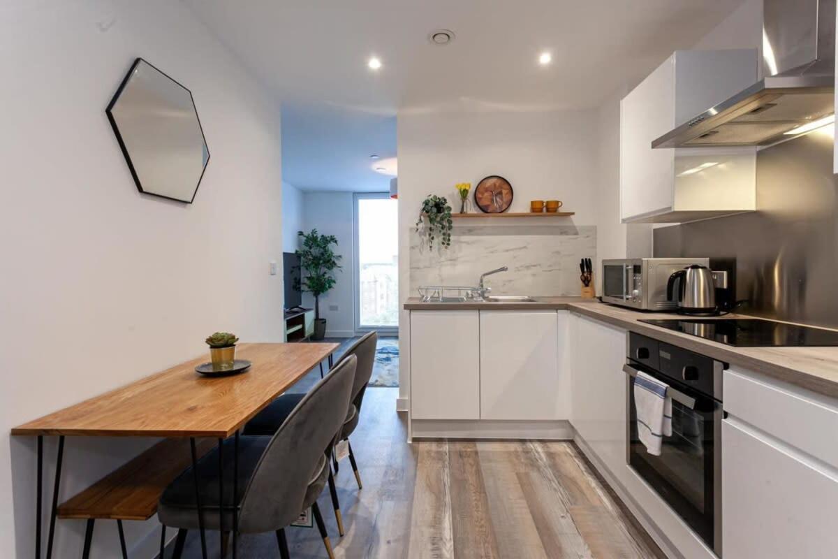 Stunning 2 Bed Flat 5min to Old Trafford Stadium Manchester Exterior foto